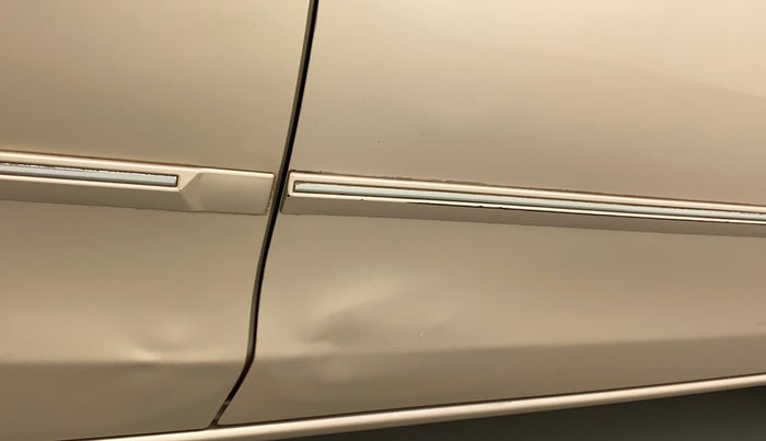 2011 Toyota Etios G, Petrol, Manual, 1,00,303 km, Driver-side door - Slightly dented