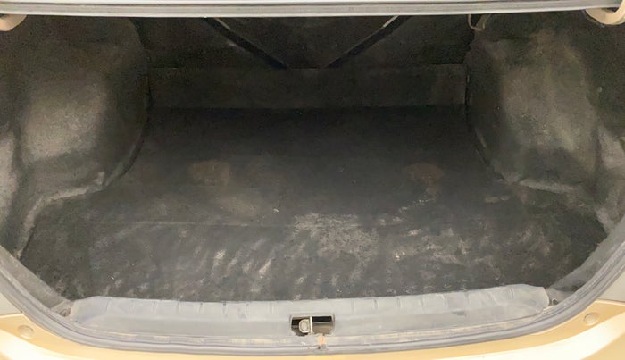 2011 Toyota Etios G, Petrol, Manual, 1,00,303 km, Boot Inside