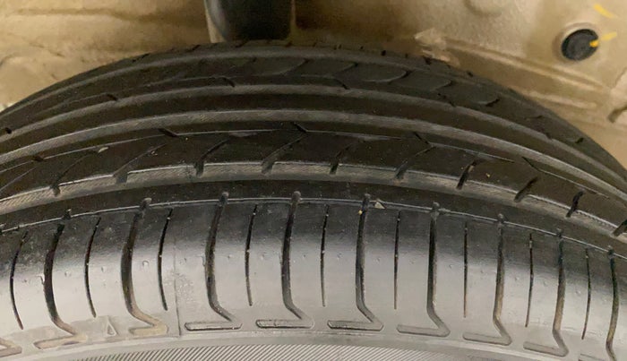 2011 Toyota Etios G, Petrol, Manual, 1,00,303 km, Right Rear Tyre Tread
