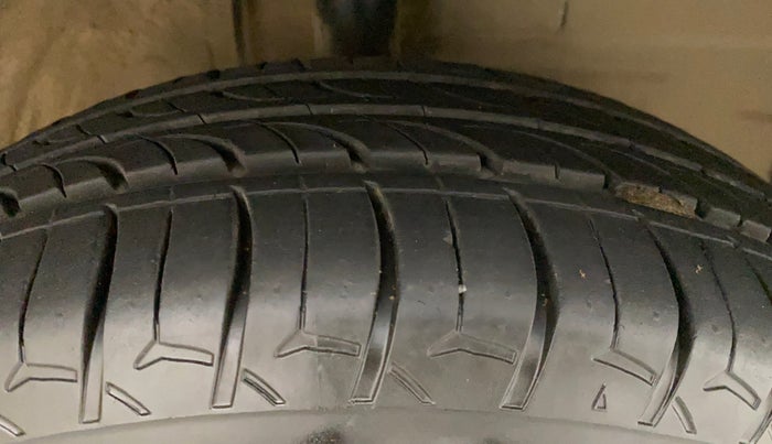 2011 Toyota Etios G, Petrol, Manual, 1,00,303 km, Right Front Tyre Tread