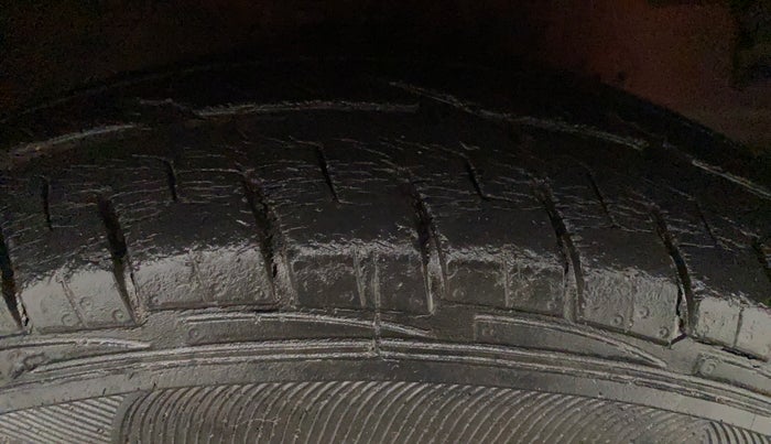 2013 Hyundai Eon D-LITE+, Petrol, Manual, 16,500 km, Right Front Tyre Tread