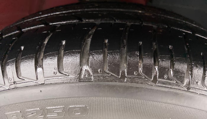 2020 Mahindra KUV 100 NXT K6+ P 6 STR, Petrol, Manual, 60,172 km, Right Front Tyre Tread