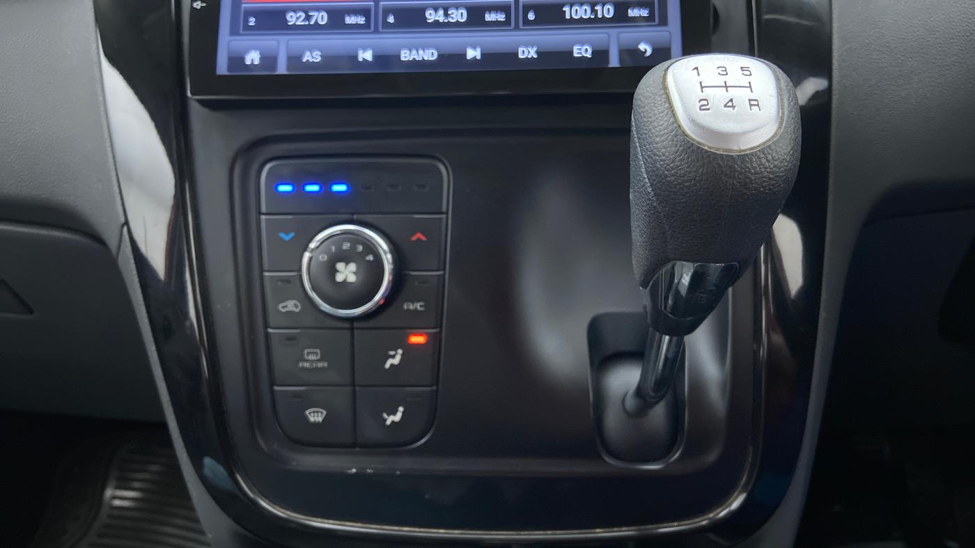 2020 Mahindra KUV 100 NXT K6+ P 6 STR, Petrol, Manual, 60,172 km, Gear Lever