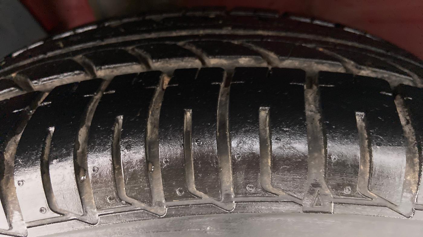 2020 Mahindra KUV 100 NXT K6+ P 6 STR, Petrol, Manual, 60,172 km, Left Front Tyre Tread