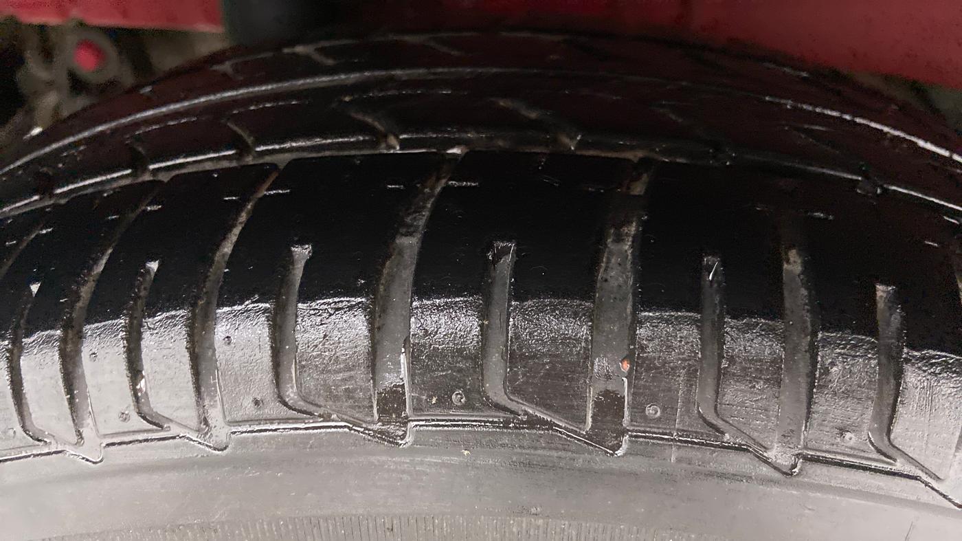 2020 Mahindra KUV 100 NXT K6+ P 6 STR, Petrol, Manual, 60,172 km, Right Rear Tyre Tread