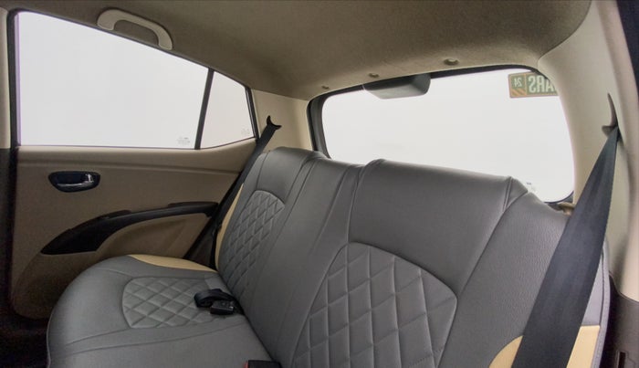 2011 Hyundai i10 MAGNA 1.2, Petrol, Manual, 1,10,443 km, Right Side Rear Door Cabin