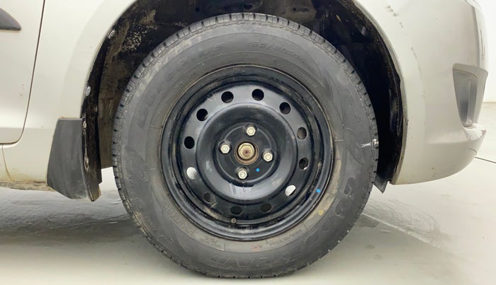 2012 Maruti Swift VXI, Petrol, Manual, 79,695 km, Right Front Wheel