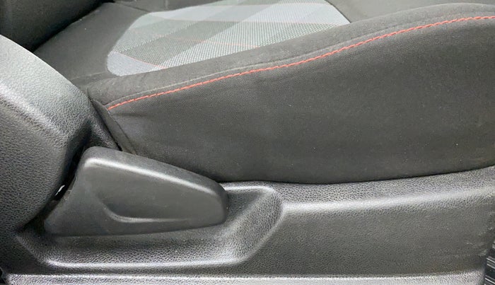 2020 Renault Kwid 1.0 RXT Opt AT, Petrol, Automatic, 13,095 km, Driver Side Adjustment Panel