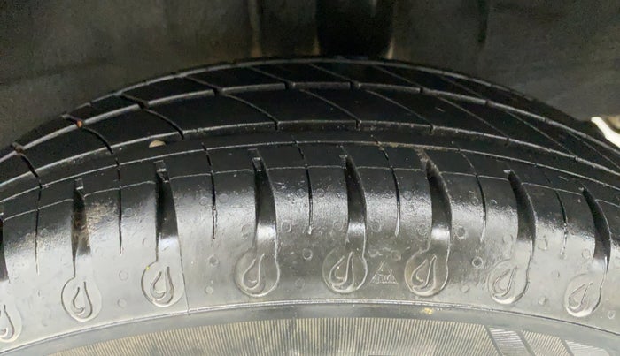 2020 Renault Kwid 1.0 RXT Opt AT, Petrol, Automatic, 13,095 km, Left Rear Tyre Tread