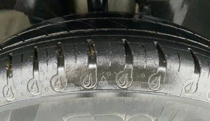 2020 Renault Kwid 1.0 RXT Opt AT, Petrol, Automatic, 13,095 km, Right Front Tyre Tread