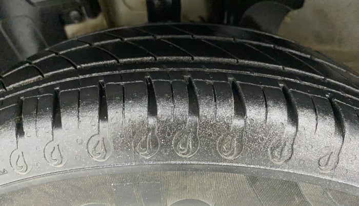 2020 Renault Kwid 1.0 RXT Opt AT, Petrol, Automatic, 13,095 km, Left Front Tyre Tread