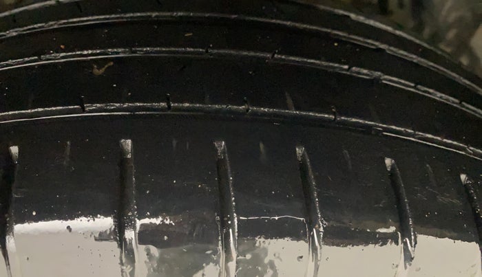 2021 Maruti Swift ZXI AMT, Petrol, Automatic, 40,335 km, Left Rear Tyre Tread