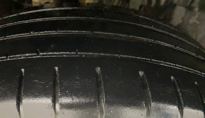 2021 Maruti Swift ZXI AMT, Petrol, Automatic, 40,335 km, Right Rear Tyre Tread