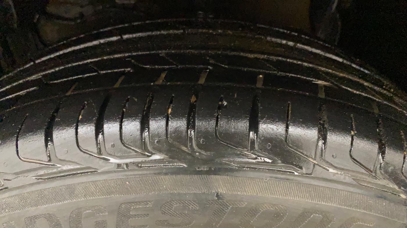 2023 Maruti BREZZA ZXI + SMART HYBRID, Petrol, Manual, 73,681 km, Left Front Tyre Tread