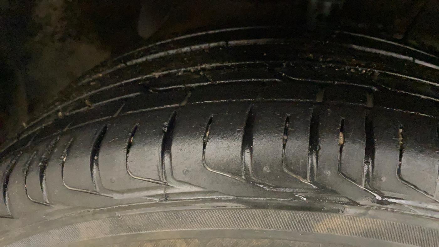 2023 Maruti BREZZA ZXI + SMART HYBRID, Petrol, Manual, 73,681 km, Right Front Tyre Tread