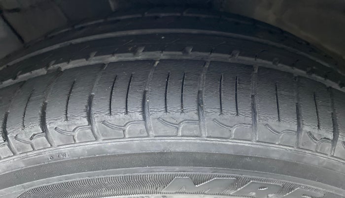 2019 Hyundai NEW SANTRO SPORTZ 1.1, Petrol, Manual, 48,934 km, Left Front Tyre Tread