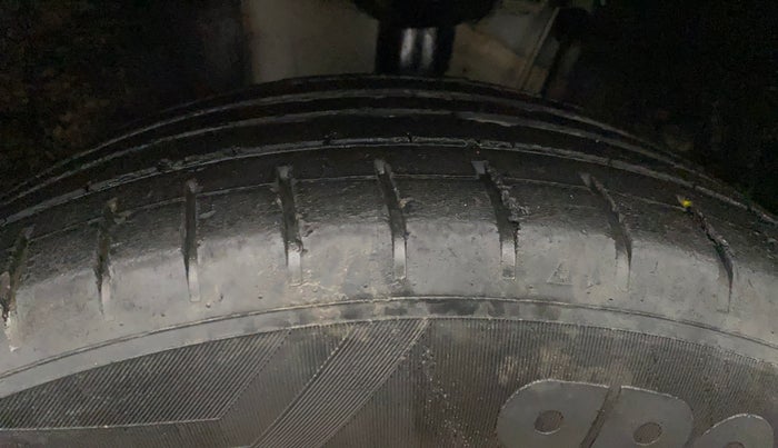 2022 Skoda KUSHAQ AMBITION 1.0L TSI MT, Petrol, Manual, 60,419 km, Left Front Tyre Tread