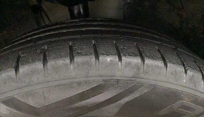 2022 Skoda KUSHAQ AMBITION 1.0L TSI MT, Petrol, Manual, 60,419 km, Right Front Tyre Tread