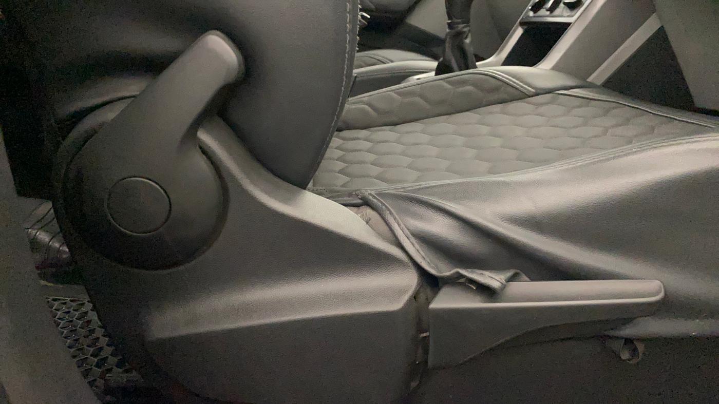 2022 Skoda KUSHAQ AMBITION 1.0L TSI MT, Petrol, Manual, 60,419 km, Driver Side Adjustment Panel