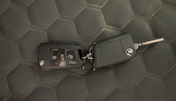 2022 Skoda KUSHAQ AMBITION 1.0L TSI MT, Petrol, Manual, 60,419 km, Key Close Up