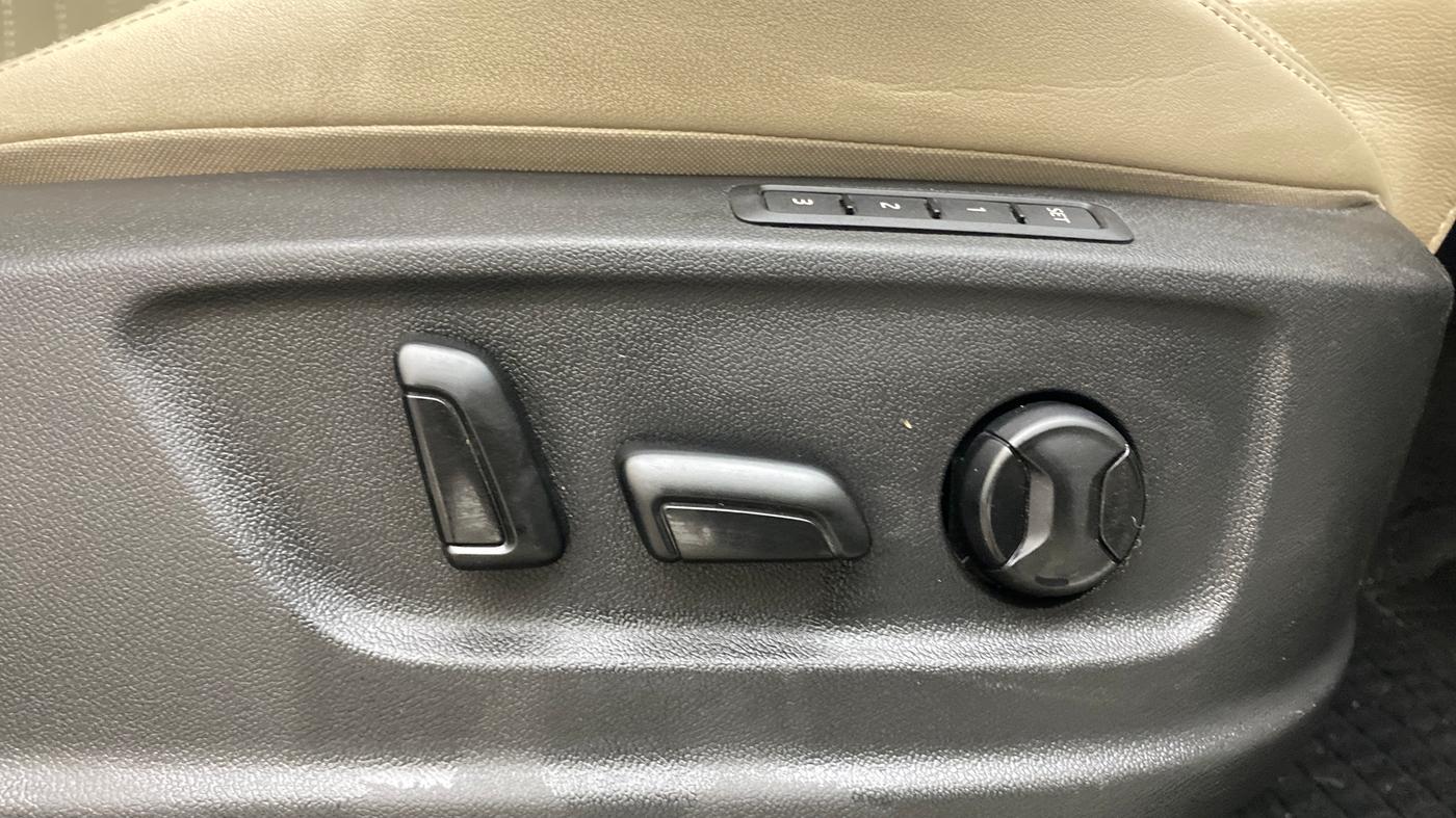 2020 Skoda Karoq STYLE 1.5 TSI AT, Petrol, Automatic, 1,05,516 km, Driver Side Adjustment Panel
