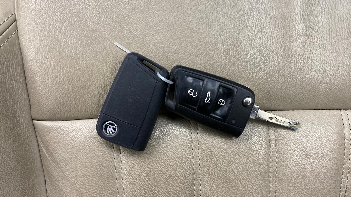 2020 Skoda Karoq STYLE 1.5 TSI AT, Petrol, Automatic, 1,05,516 km, Key Close Up