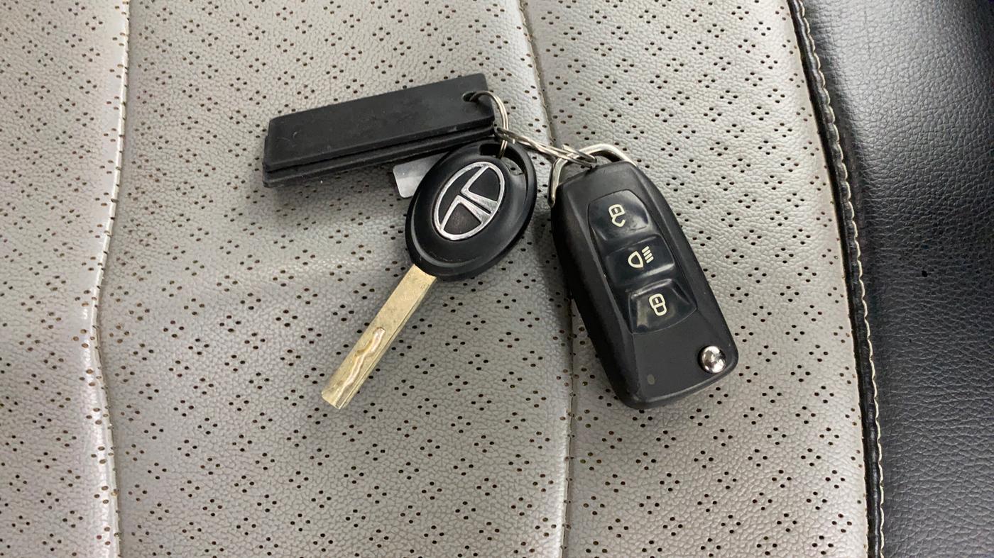 2022 Tata TIAGO NRG XT MT, Petrol, Manual, 52,453 km, Key Close Up