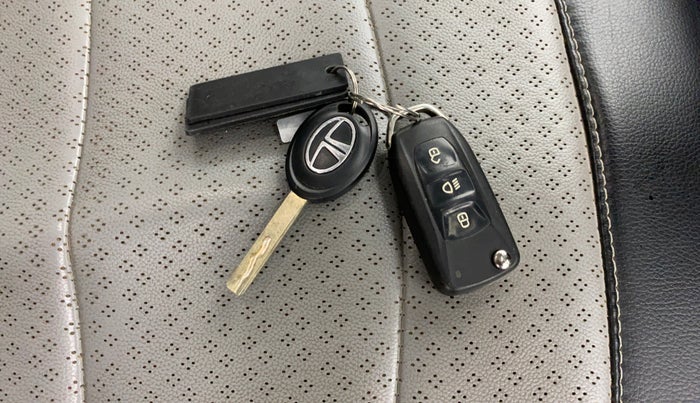 2022 Tata TIAGO NRG XT MT, Petrol, Manual, 52,438 km, Key Close Up