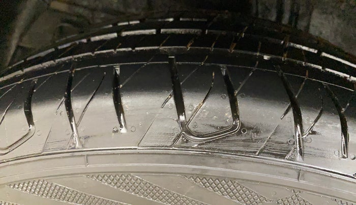 2020 KIA SONET GTX PLUS 1.0 IMT, Petrol, Manual, 92,943 km, Right Rear Tyre Tread