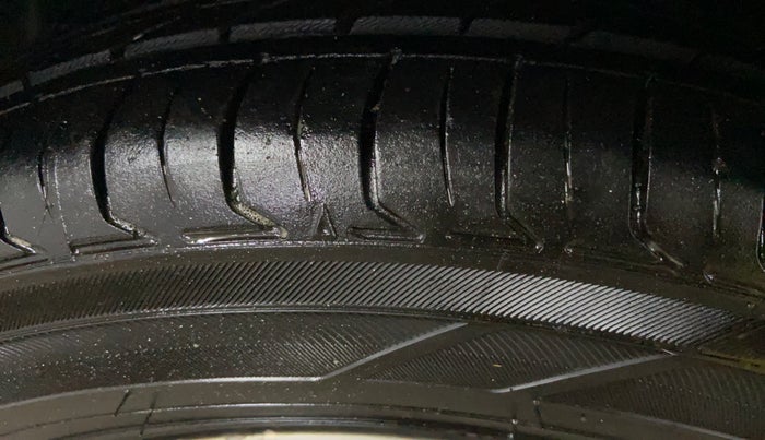 2015 Hyundai Grand i10 ASTA 1.2 KAPPA VTVT, CNG, Manual, 78,834 km, Left Front Tyre Tread