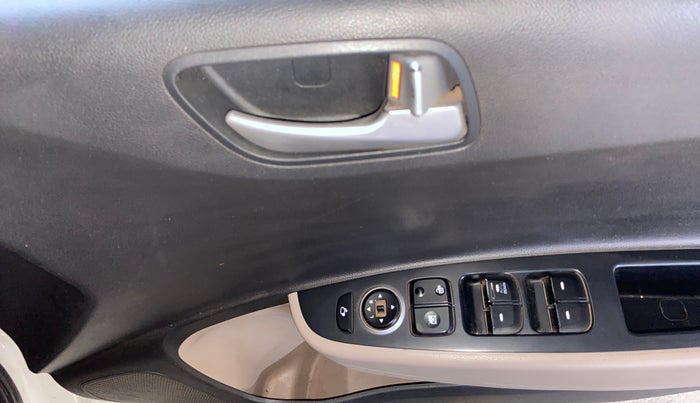 2015 Hyundai Grand i10 ASTA 1.2 KAPPA VTVT, CNG, Manual, 78,834 km, Driver Side Door Panels Control