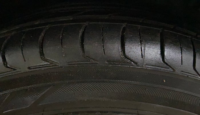 2015 Hyundai Grand i10 ASTA 1.2 KAPPA VTVT, CNG, Manual, 78,834 km, Right Front Tyre Tread