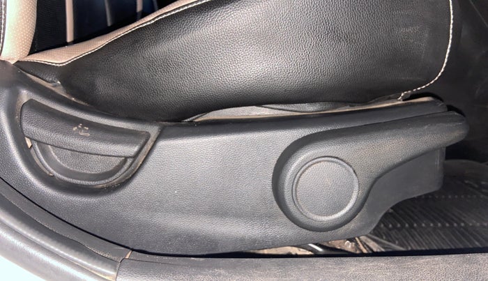 2015 Hyundai Grand i10 ASTA 1.2 KAPPA VTVT, CNG, Manual, 78,834 km, Driver Side Adjustment Panel