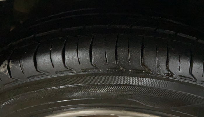 2015 Hyundai Grand i10 ASTA 1.2 KAPPA VTVT, CNG, Manual, 78,834 km, Right Rear Tyre Tread