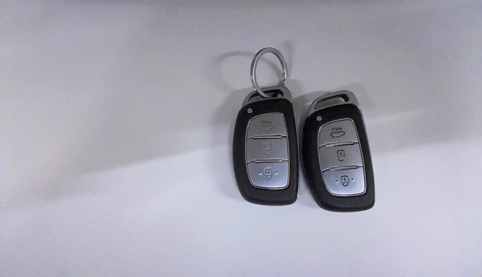 2015 Hyundai Grand i10 ASTA 1.2 KAPPA VTVT, CNG, Manual, 78,834 km, Key Close Up