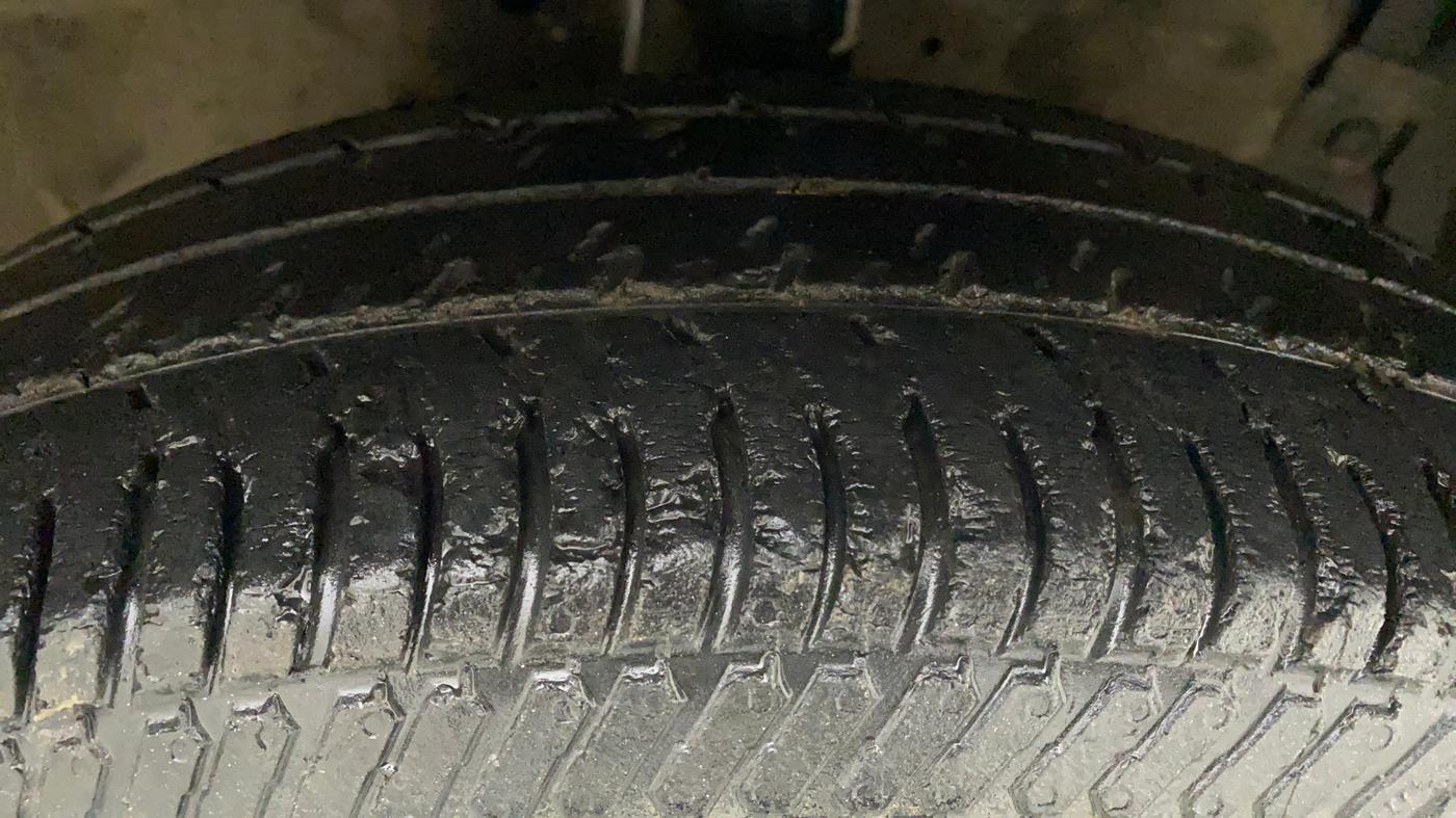2012 Maruti Swift Dzire LXI, Petrol, Manual, 94,288 km, Right Front Tyre Tread