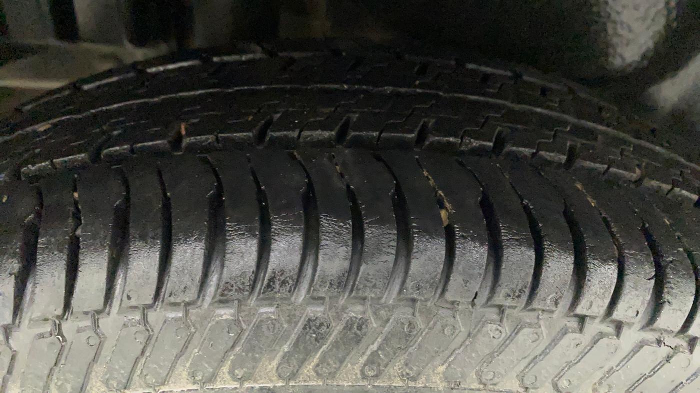 2012 Maruti Swift Dzire LXI, Petrol, Manual, 94,288 km, Right Rear Tyre Tread