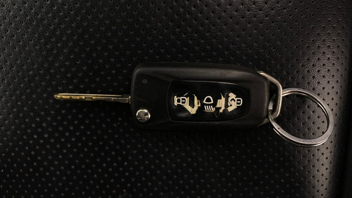 2017 Tata Tiago XZ PETROL, Petrol, Manual, 1,12,991 km, Key Close Up