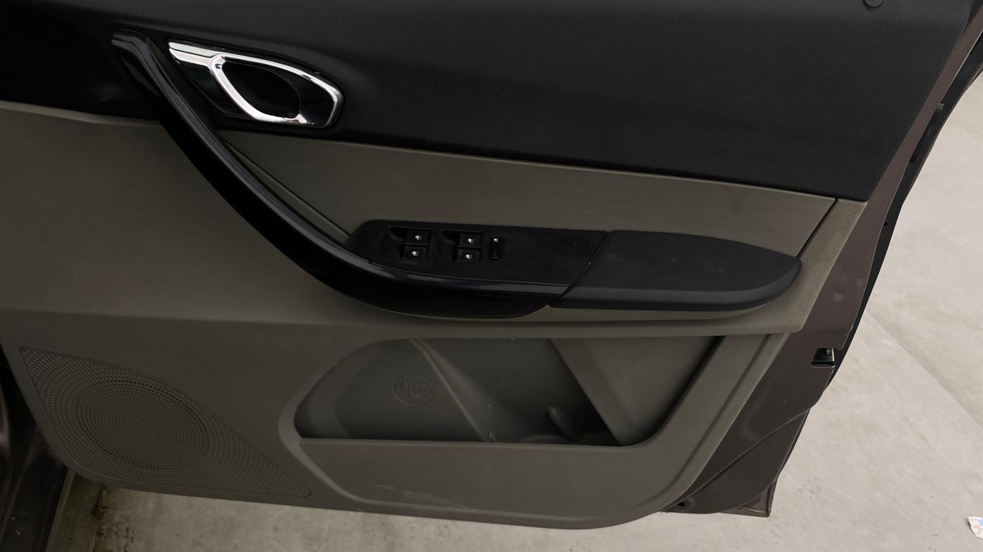 2017 Tata Tiago XZ PETROL, Petrol, Manual, 1,12,991 km, Driver Side Door Panels Control