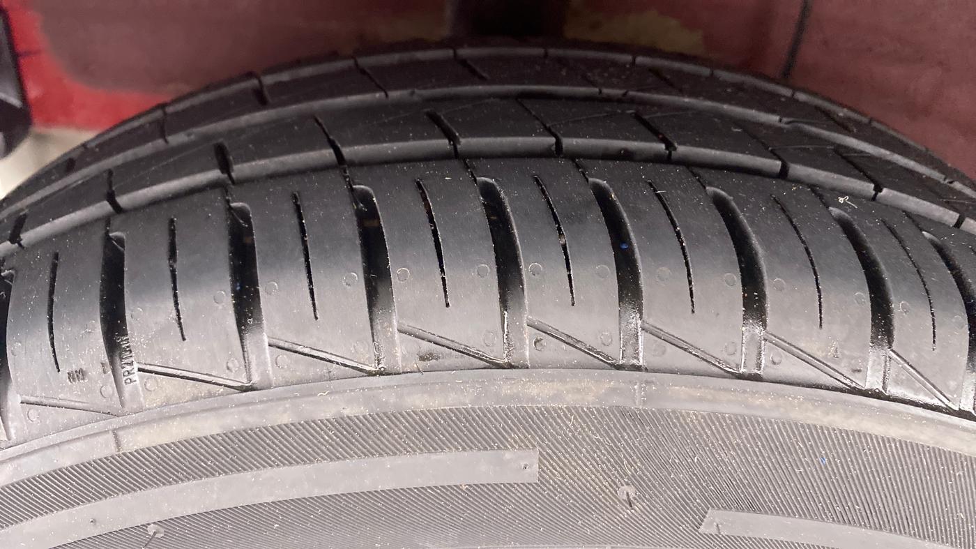 2021 Hyundai GRAND I10 NIOS SPORTZ 1.2 AT, Petrol, Automatic, 9,222 km, Right Rear Tyre Tread