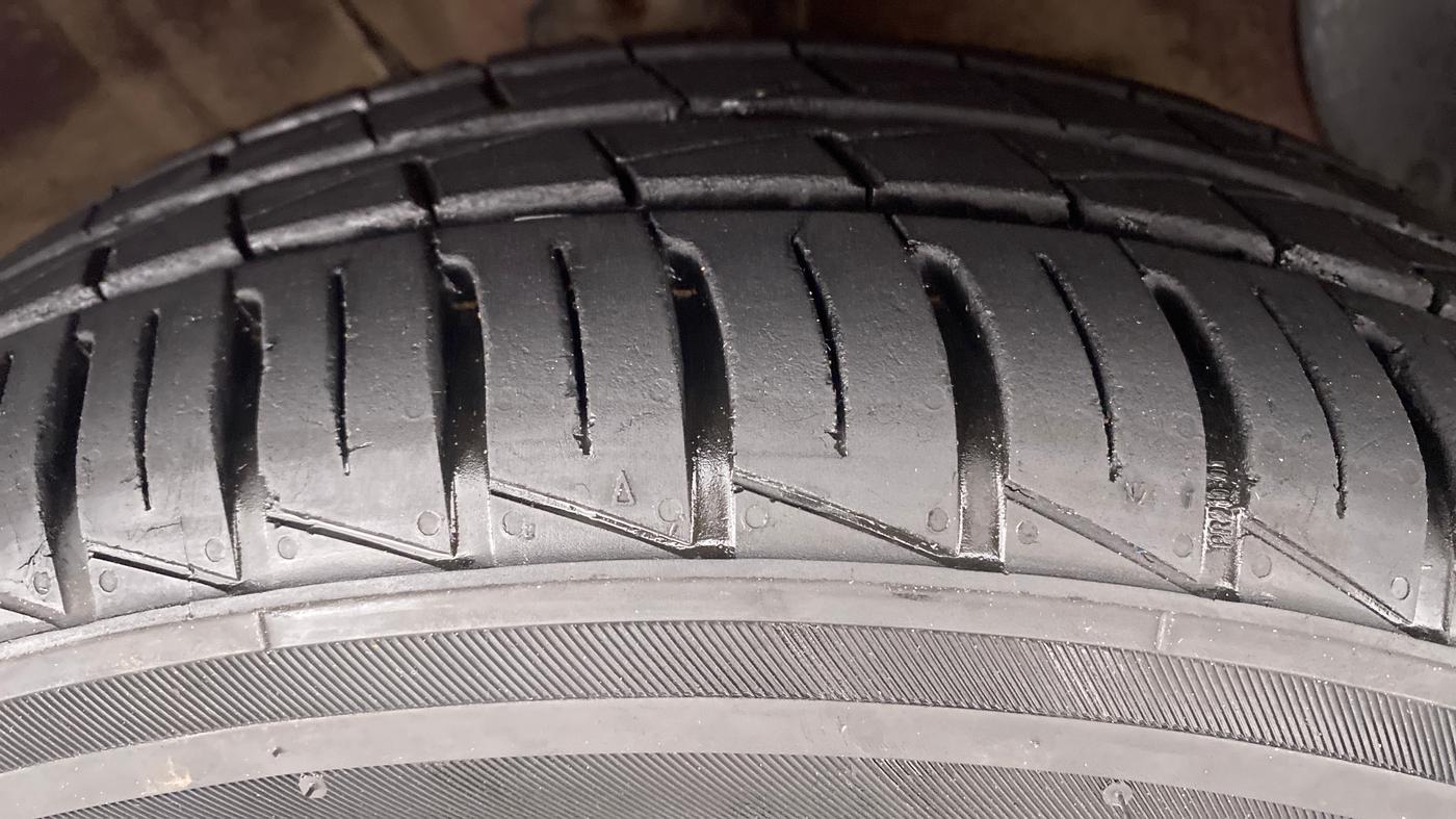 2021 Hyundai GRAND I10 NIOS SPORTZ 1.2 AT, Petrol, Automatic, 9,222 km, Right Front Tyre Tread