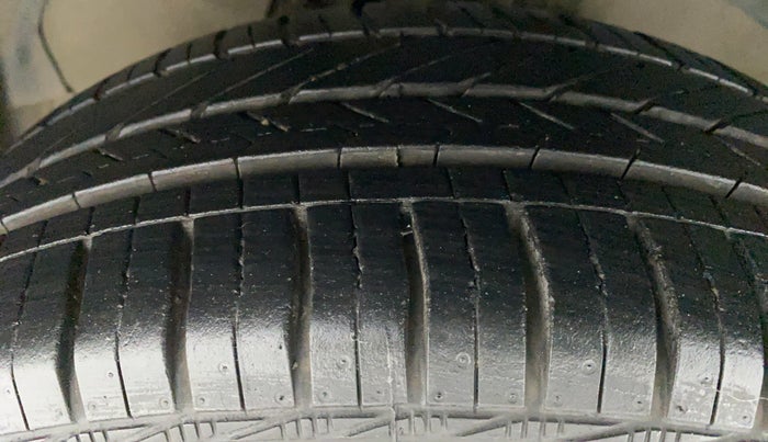2013 Ford Figo 1.2 TITANIUM DURATEC, Petrol, Manual, 28,257 km, Left Front Tyre Tread