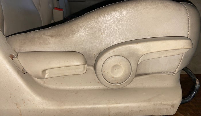 2017 Maruti Ciaz ALPHA DIESEL 1.3, Diesel, Manual, 1,39,590 km, Driver Side Adjustment Panel