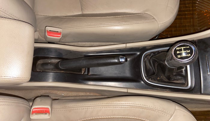 2017 Maruti Ciaz ALPHA DIESEL 1.3, Diesel, Manual, 1,39,590 km, Gear Lever