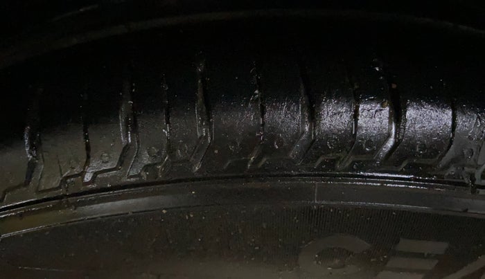 2017 Maruti Ciaz ALPHA DIESEL 1.3, Diesel, Manual, 1,39,590 km, Right Front Tyre Tread