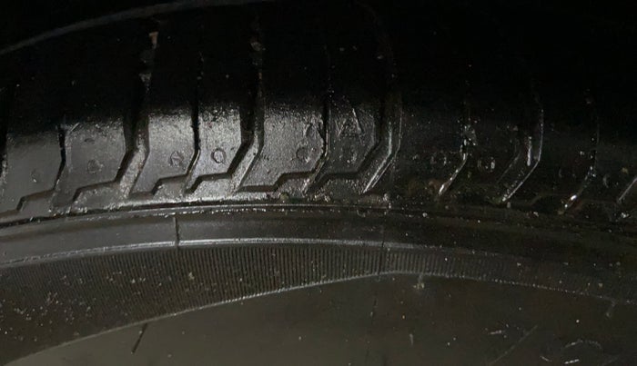 2017 Maruti Ciaz ALPHA DIESEL 1.3, Diesel, Manual, 1,39,590 km, Left Front Tyre Tread