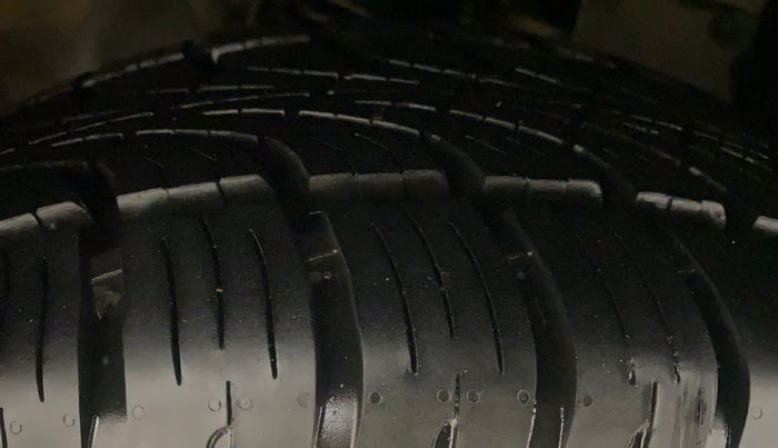 2017 Tata Hexa XTA 4X2 6 STR, Diesel, Automatic, 95,880 km, Left Front Tyre Tread