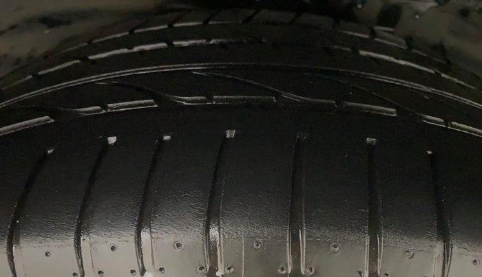 2017 Tata Hexa XTA 4X2 6 STR, Diesel, Automatic, 95,880 km, Left Rear Tyre Tread