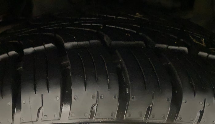 2017 Tata Hexa XTA 4X2 6 STR, Diesel, Automatic, 95,880 km, Right Front Tyre Tread