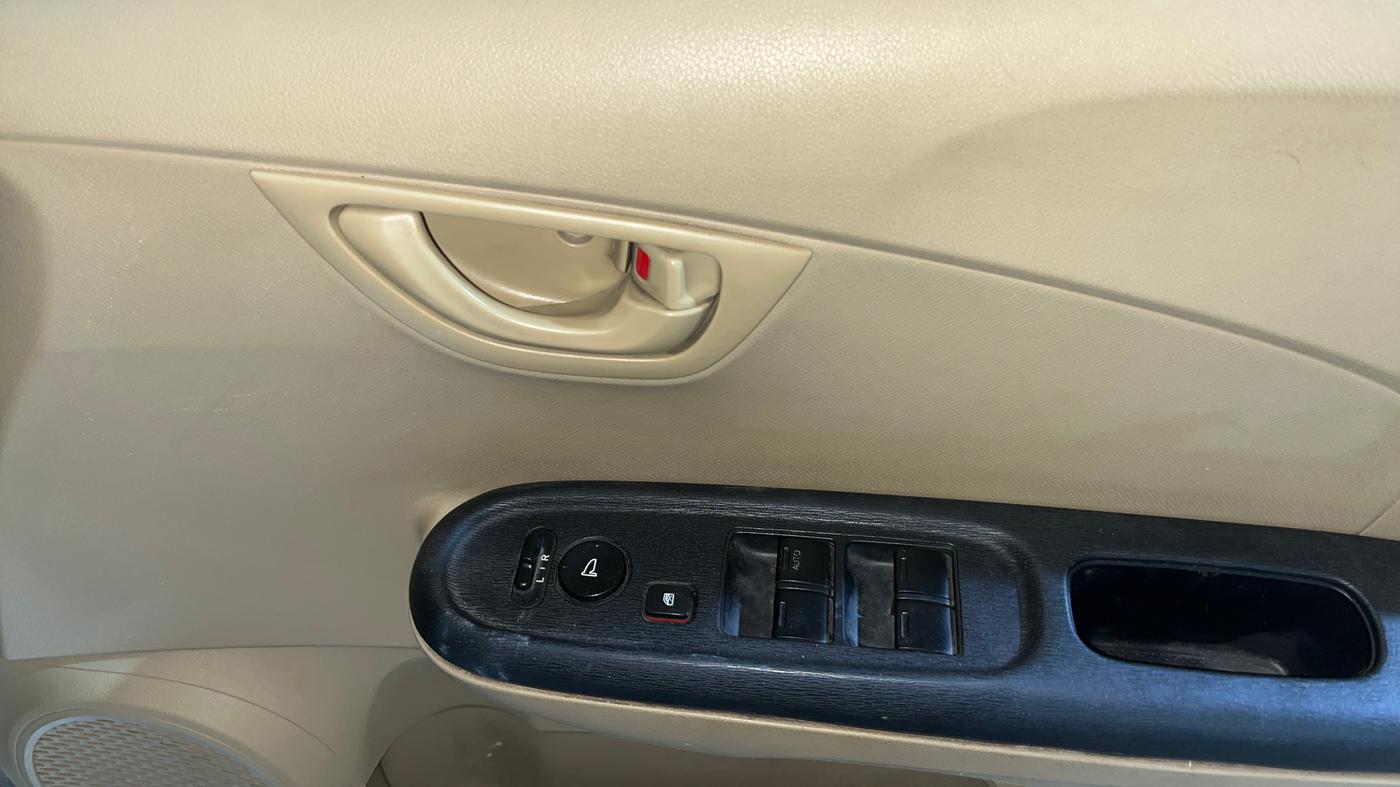 2015 Honda Amaze 1.2L I-VTEC S, Petrol, Manual, 58,582 km, Driver Side Door Panels Control